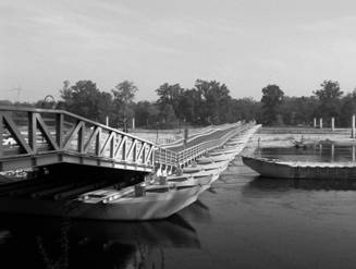 Il nuovo ponte di barche